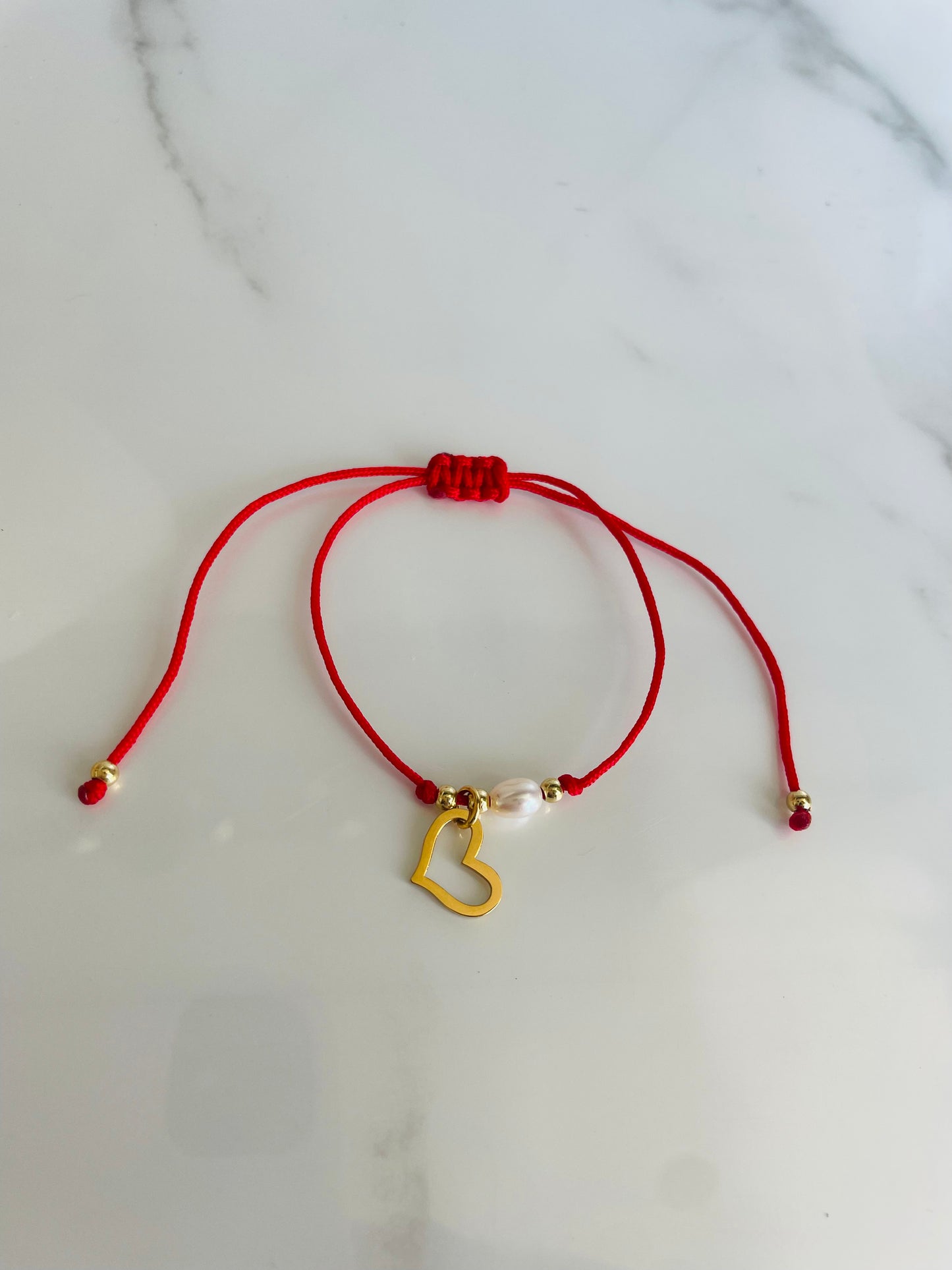 Pulsera  hilo corazón perla