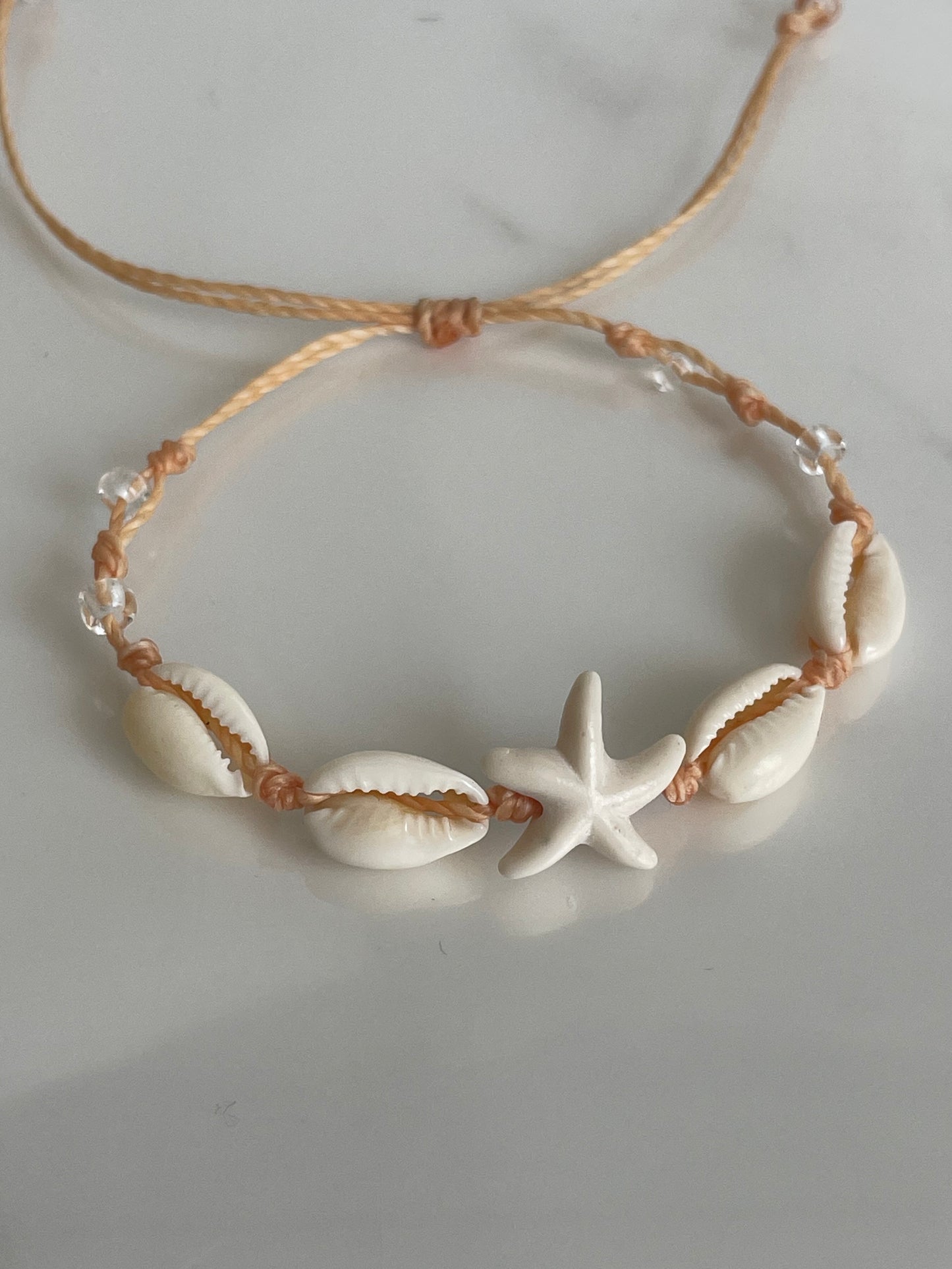 Pulsera hilo conchitas y estrella