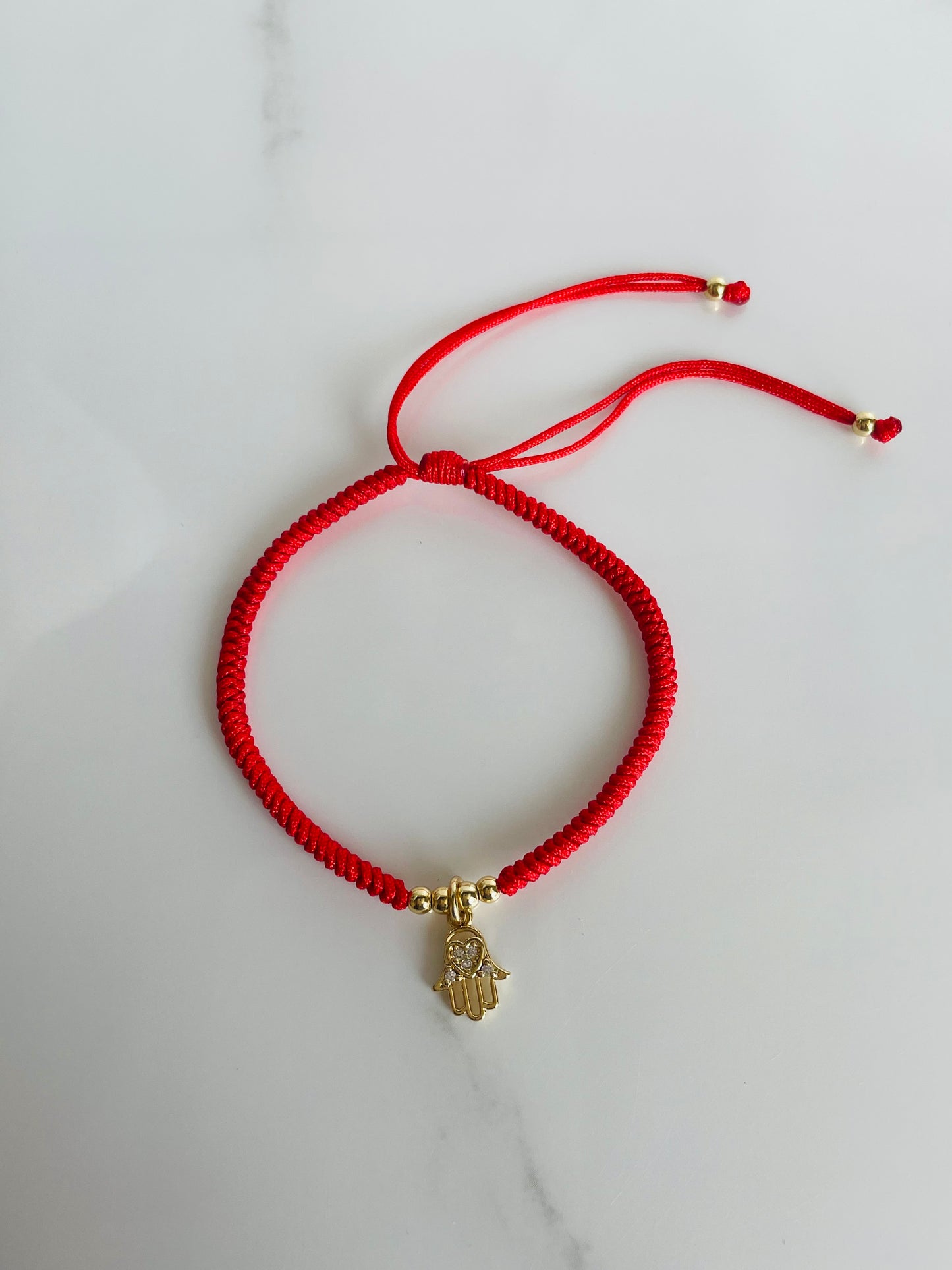 Pulsera tejida roja, hamsa