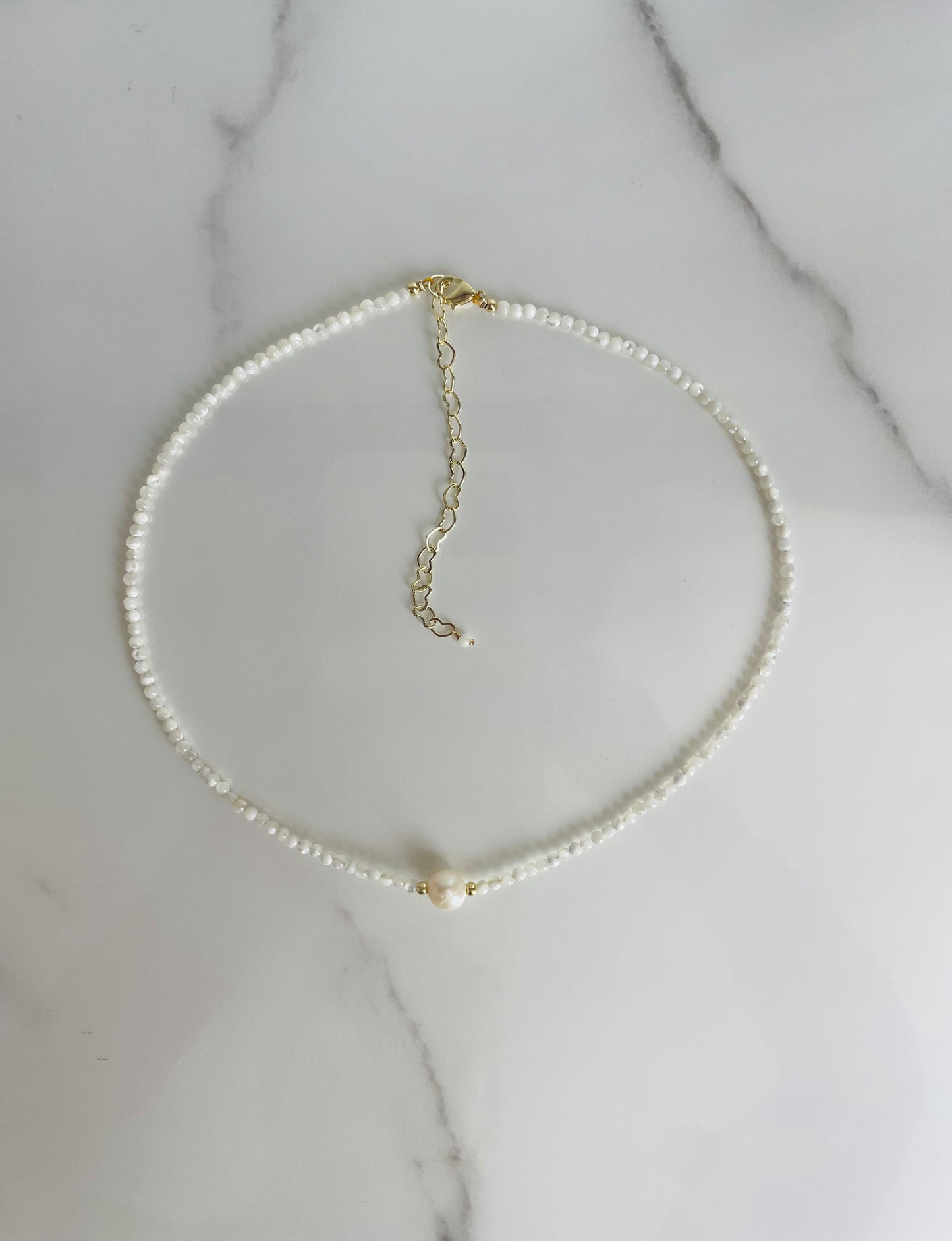 Collar piedra natural blanco con perla