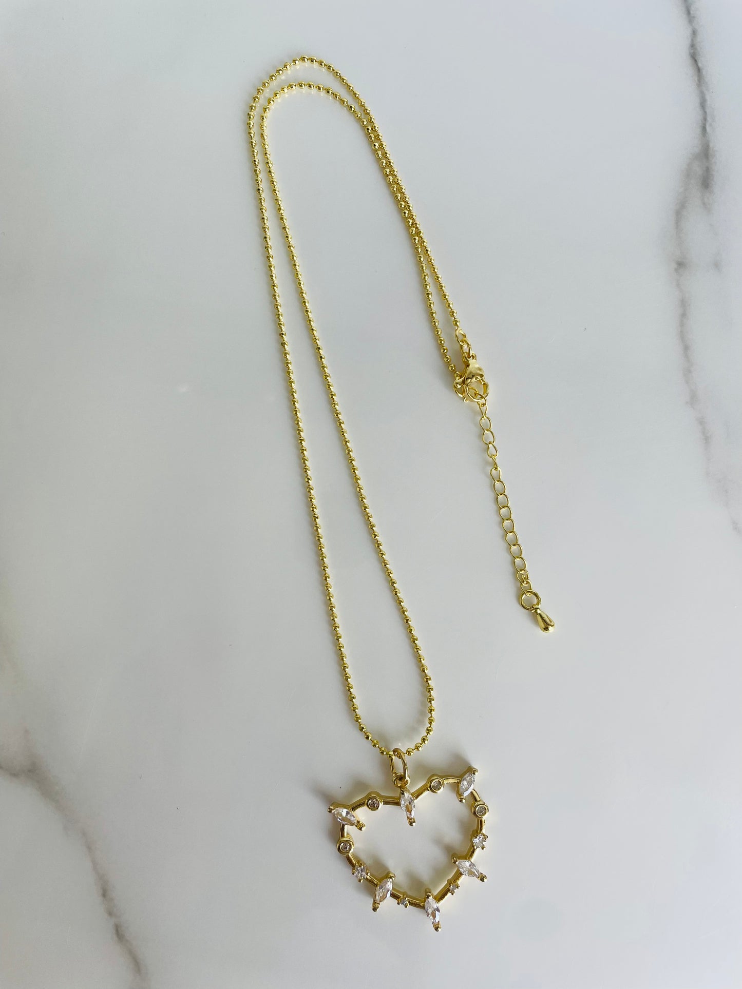 Collar corazón calado circones gde