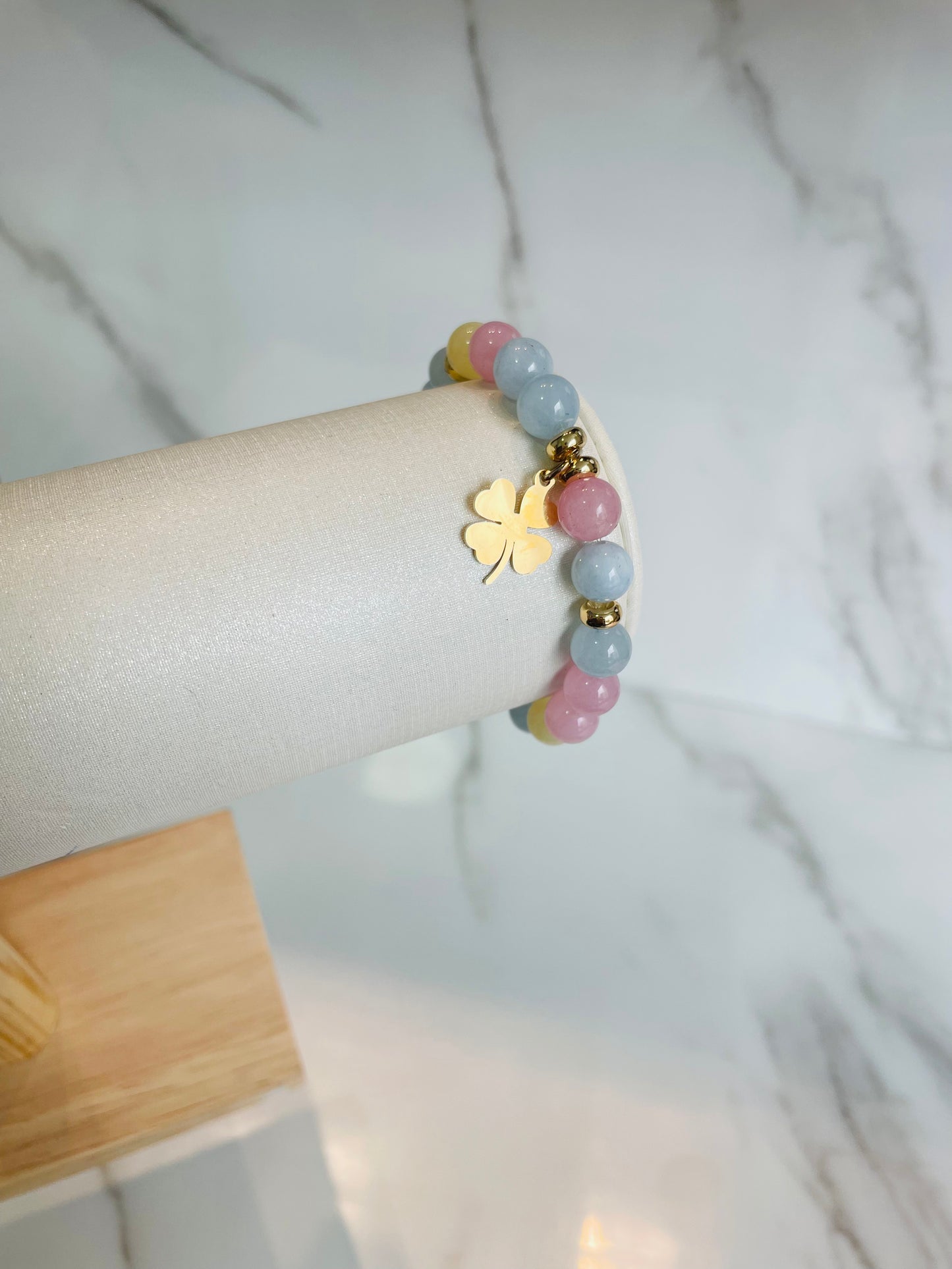 Pulsera pastel, calcita, trebol