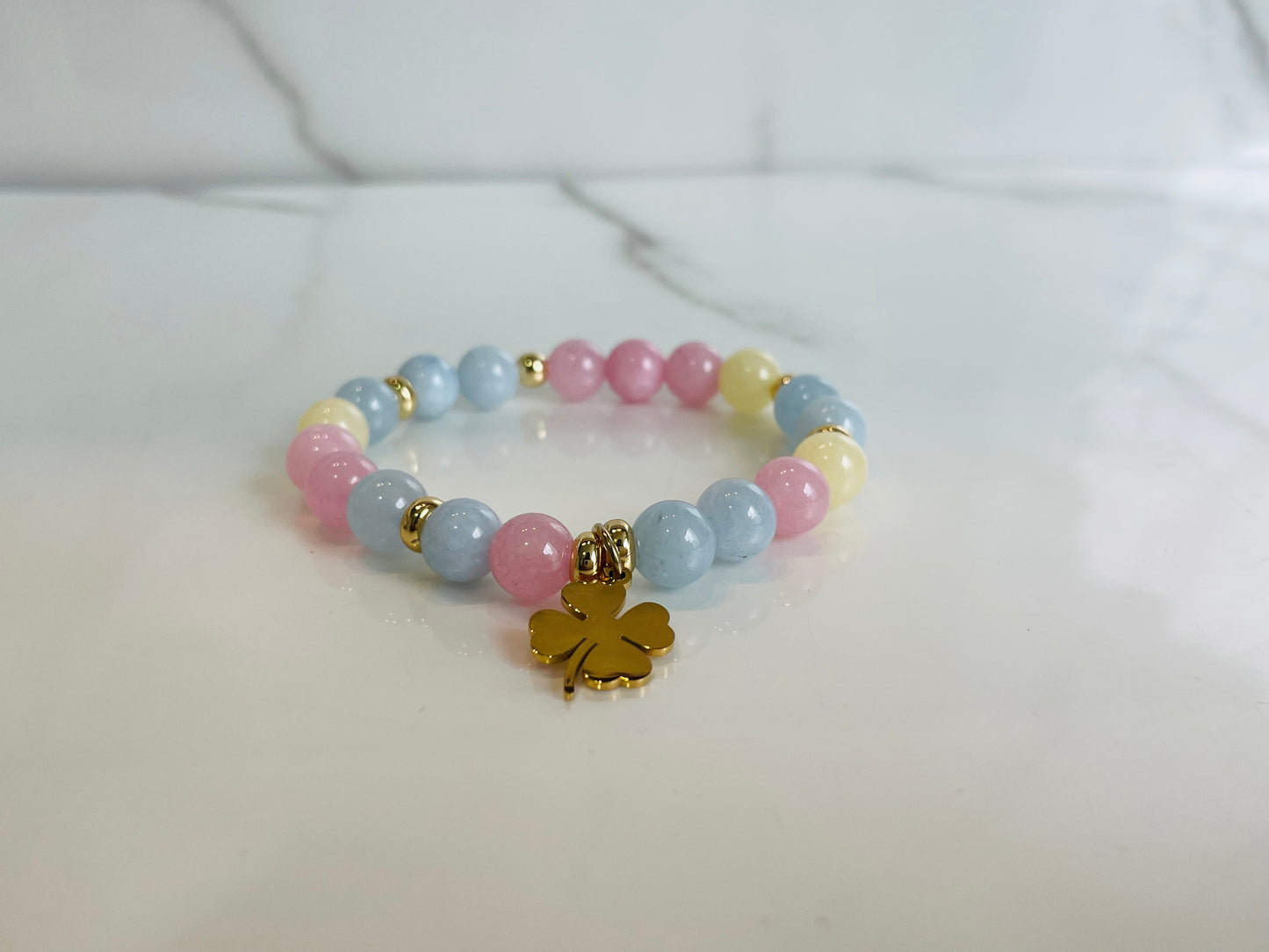 Pulsera pastel, calcita, trebol